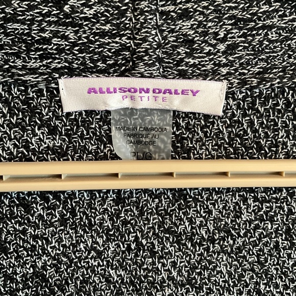 Large lapel shrug cardigan - Picture 2 of 3